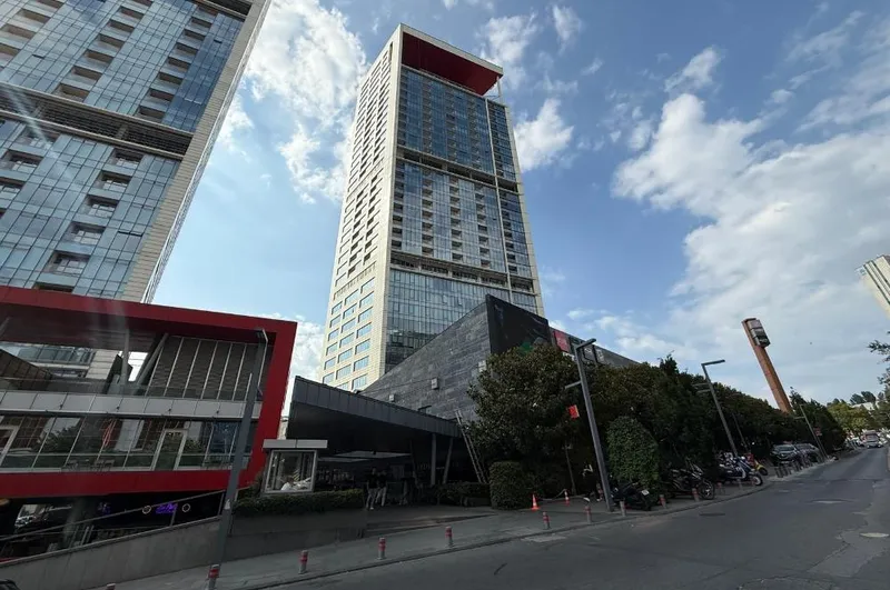 42 Maslak Kiralık 650m2 Şık Dekorasyonlu Mobilyalı KDV'li Ofis