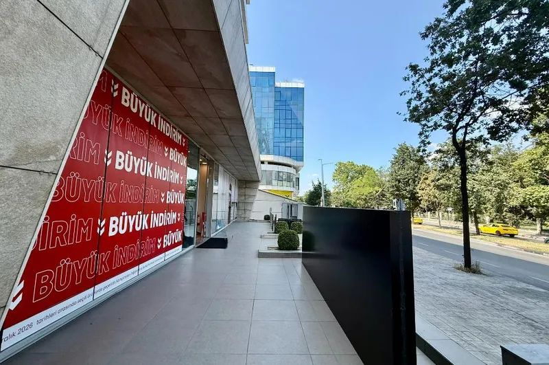 Kağıthane Kiralık Dükkan 662m2 Dekorasyonlu Polat Ofis