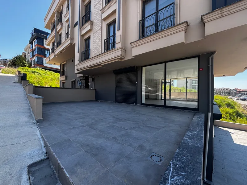 Beylikdüzü Sahil Mahallesi Çift Teraslı İki Katlı Dükkan