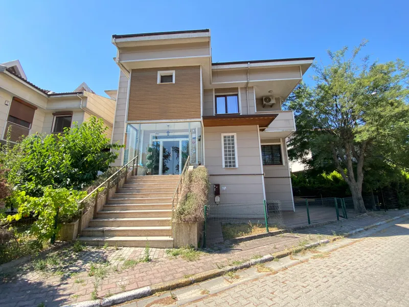 Büyükçekmece Güzelce Güzelkent Hukukçular Sitesi 5+3 Lüks Villa
