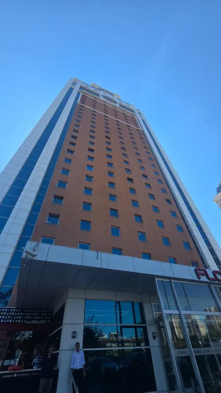 ATAŞEHİR FLORA RESİDANCE İÇİ YAPILI BÜYÜK TİP EŞYALI KİRALIK