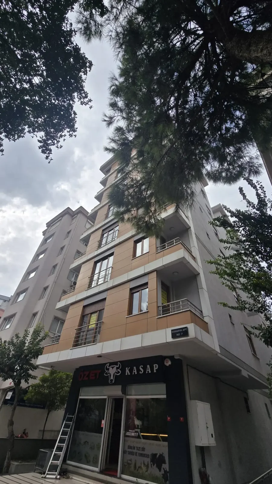 KOZYATAĞI SARIKANARYA SOKAK METROYA YAKIN 3+1 BALKONLU SATILIK