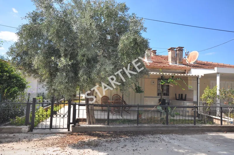 Kuşadası Nazilli Sitesinde Denize 4.Sırada Esyalı Kiralık Villa
