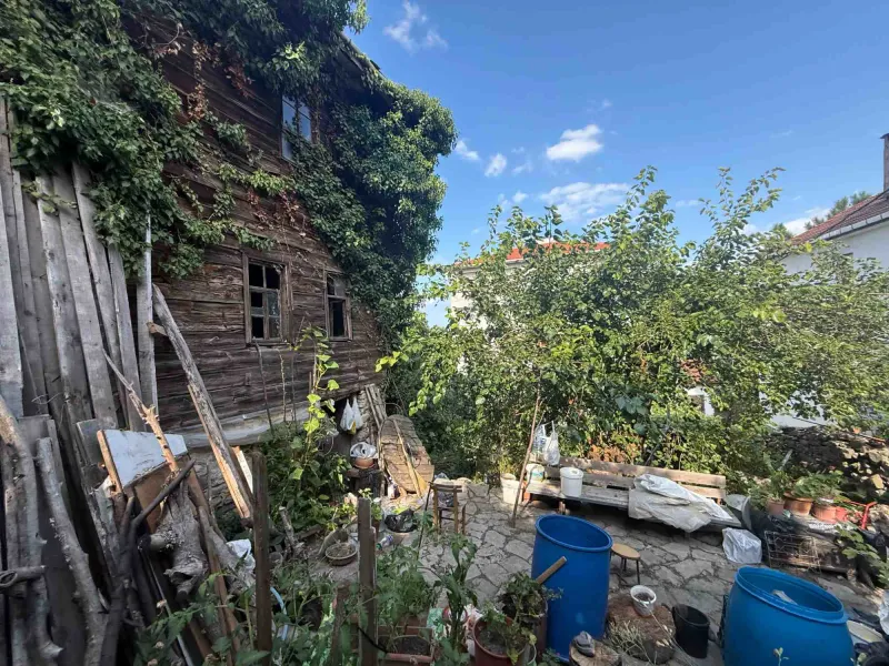 İNEBOLU BOYRAN MAHALLESİNDE SATILIK 2 KATLI AHŞAP EVİ OLAN BAHÇE