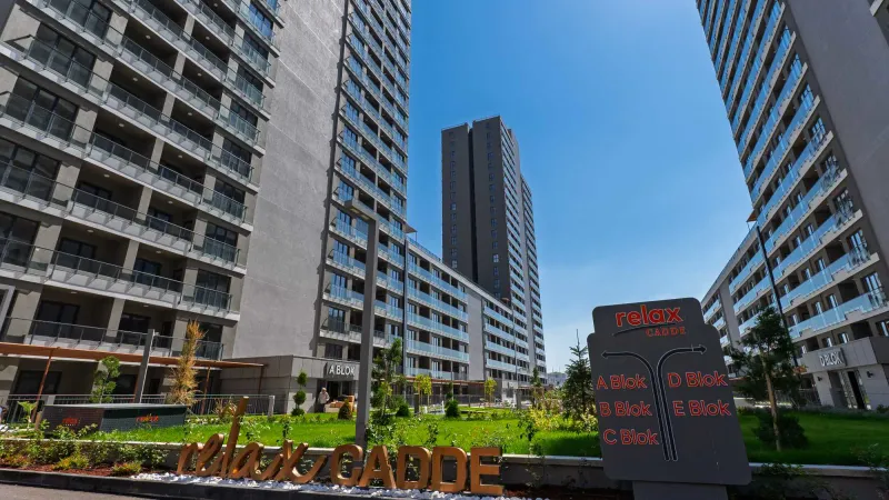 RELAX CADDE’DE TAHSISLI KAPALI OTOPARKLI 1+1 EŞYALI KIRALIK DAIRE