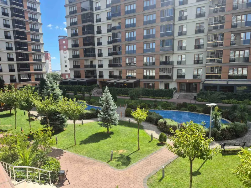 KURTKÖY SILTAŞ FLORA PARK’TA 1. KAT 2+1 ANKASTRE MUTFAKLI KONFORLU DAIRE  