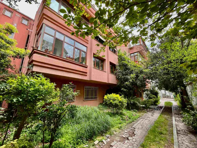 FLORYA'NIN PRESTİJLİ LOKASYONUNDA 242 M² ARSA PAYLI SATILIK 5+1