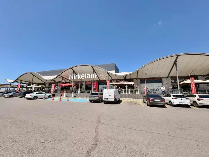 SAMANDIRA TEM OTOBANINDA MİRKELAM TESİSLERİNDE KİRALIK 145 M2+17 M2 KIRALIK DÜKKAN