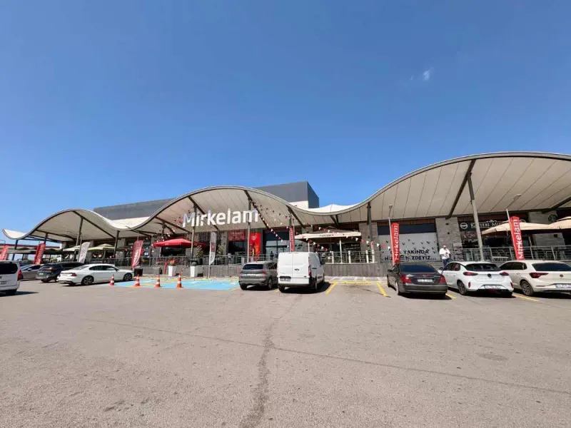 SAMANDIRA TEM OTOBANINDA MİRKELAM KUZEY TESİSLERİ'NDE 128M2+27 M2 TOPLAM 155 M2 KİRALIK DÜKKAN