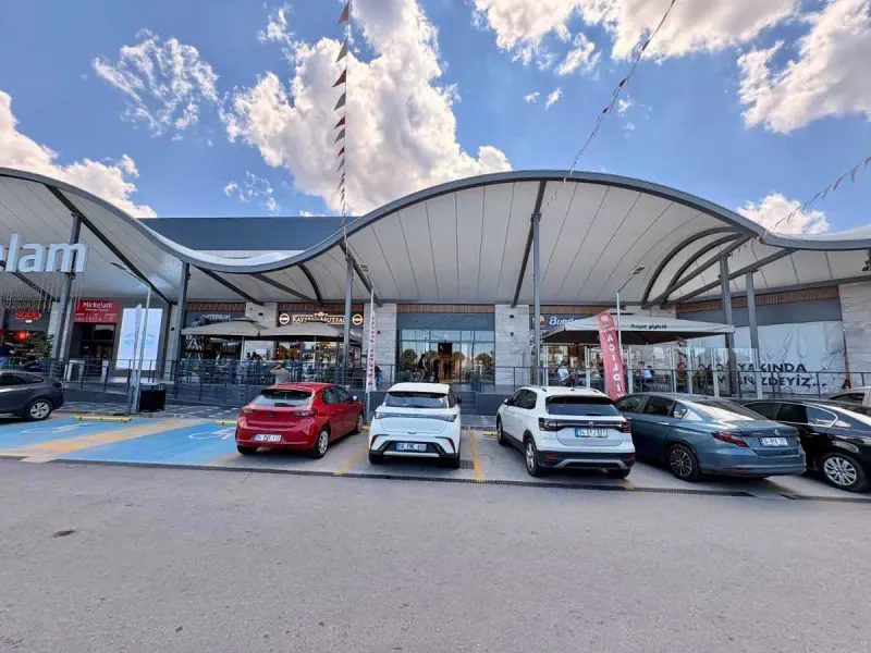 SAMANDIRA TEM OTOBANINDA  MİRKELAM TESİSLERİ’NDE 508 M² KİRALIK DÜKKAN