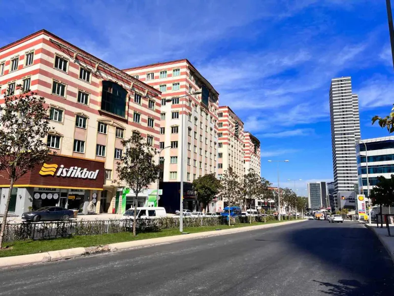 ÜMRANİYE İNKILAP’TA 290 M² NET | 3. KAT | DOĞALGAZ KOMBİLİ KİRALIK OFİS