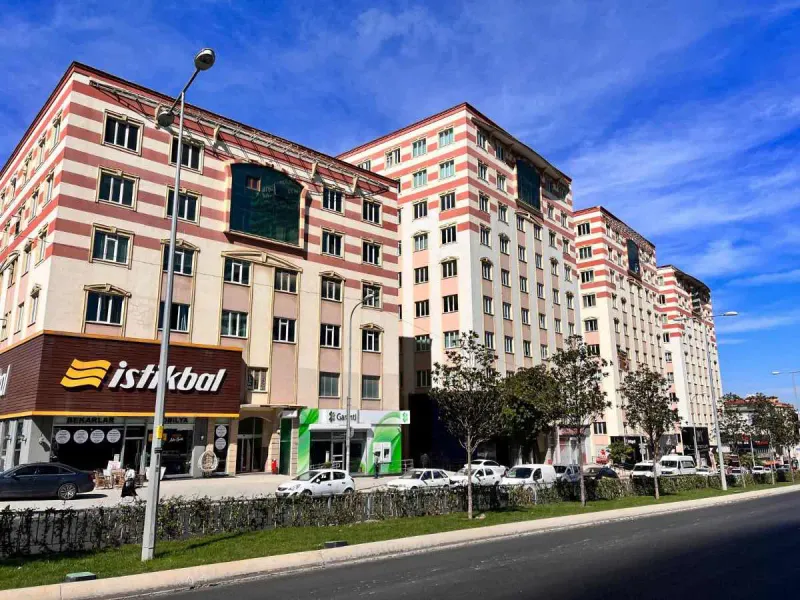 ÜMRANİYE İNKILAP’TA PLAZALAR BÖLGESINDE SATILIK PLAZA KATI