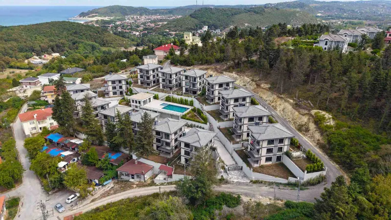 ŞILEDE SELVI KONAKLARI SITESINDE GENIŞ BAHÇELI 4+2 TRIPLEKS