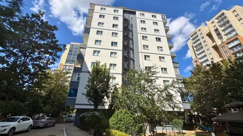 YENİ YAŞAM SİTESİ METROBÜSE 10 DK ARA KAT SATILIK 3+1