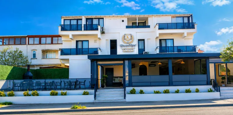 ARNAVUTKÖY KARABURUN YENİKÖY SAHİLİNDE DENİZE SIFIR FAAL OTEL