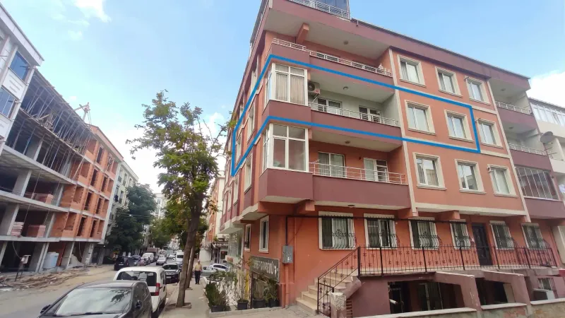 ESENYURT İNÖNÜ MAHALLESİ’NDE 3+1 | 125 M² | 2. KAT | GENİŞ ARSA PAYLI BAKIMLI SATILIK ARAKAT DAİRE