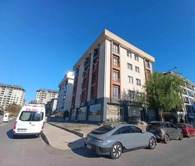 BEYLİKDÜZÜ KAVAKLI AYRI GİRİŞ SATILIK 4+2 DUBLEX DAİRE
