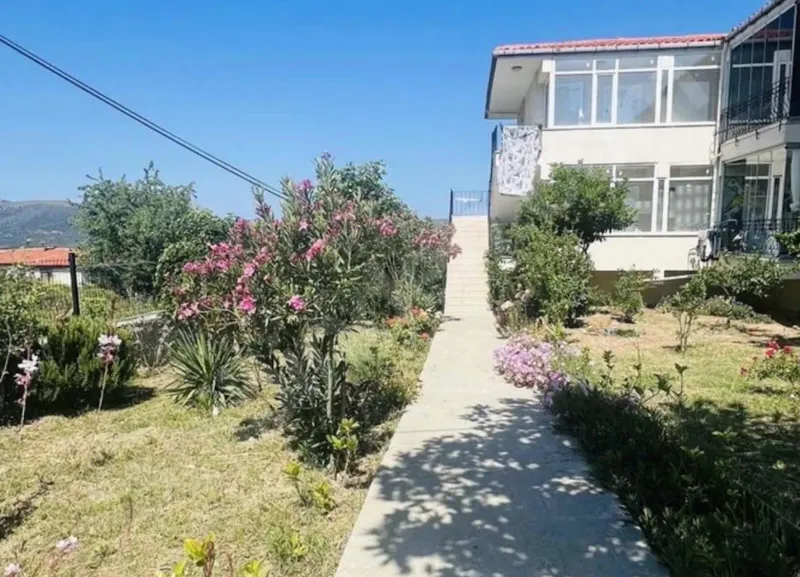 REMAX KAYA GÖKÇEADA'DA SAMOTHRAKI ADASI VE DENİZ MANZARALI 1+1 EŞYALI DAİRE