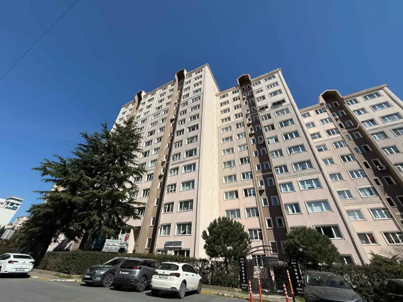 BEYLİKDÜZÜ GÖKBEY SİTESİ METROBÜSE YAKIN SATILIK 3+1 DAİRE 