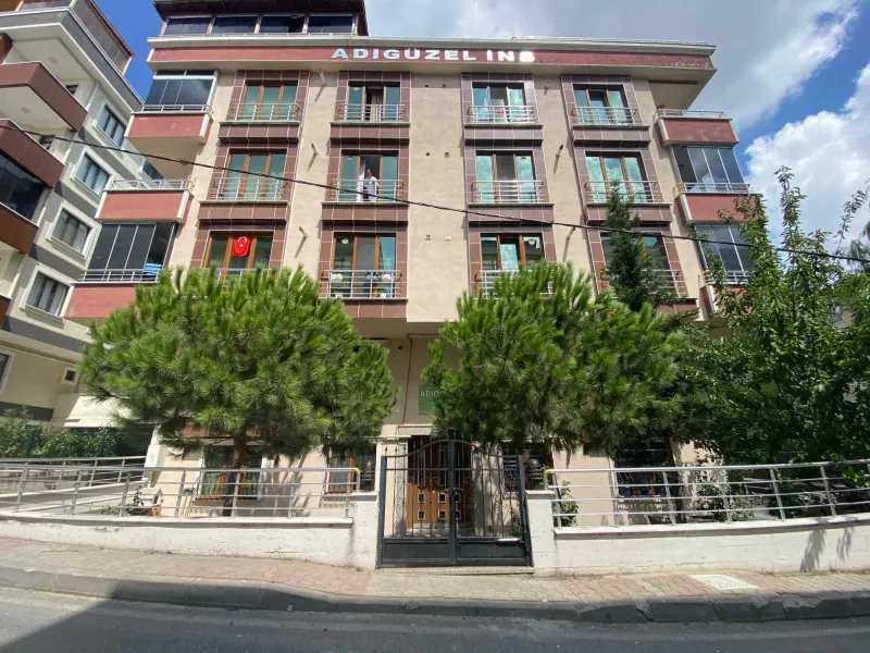 BEYLİKDÜZÜ KAVAKLI MERKEZ GENİŞ KULLANIŞLI 2+1 SATILIK DAİRE