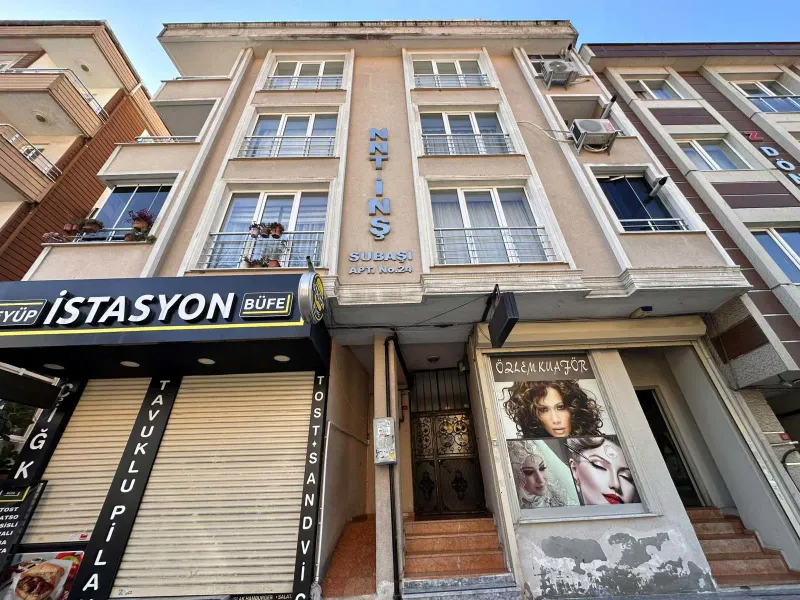 REMAX KAYA ERAY'DAN EYÜP EMNİYETTEPE'DE 4+1 SATILIK GENİŞ DAİRE