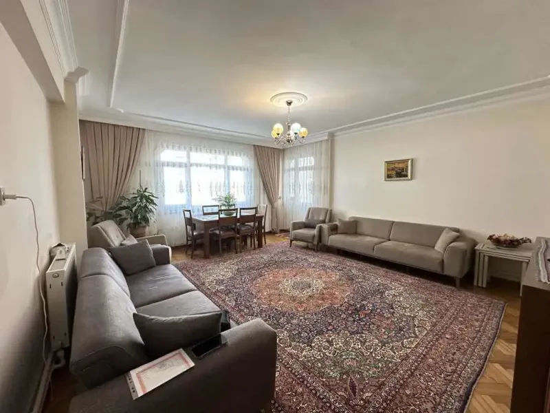 BAHÇELİEVLER YAYLA'DA BELEDİYE YAKINI SATILIK 3+1 GENİŞ DAİRE