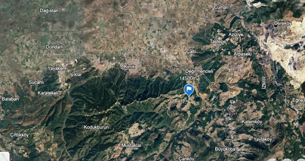 KINIK'TA 14500 M2 VERİMLİ TOPRAK YOLA 14 MT CEPHELİFIRSAT FİYATA TARLA