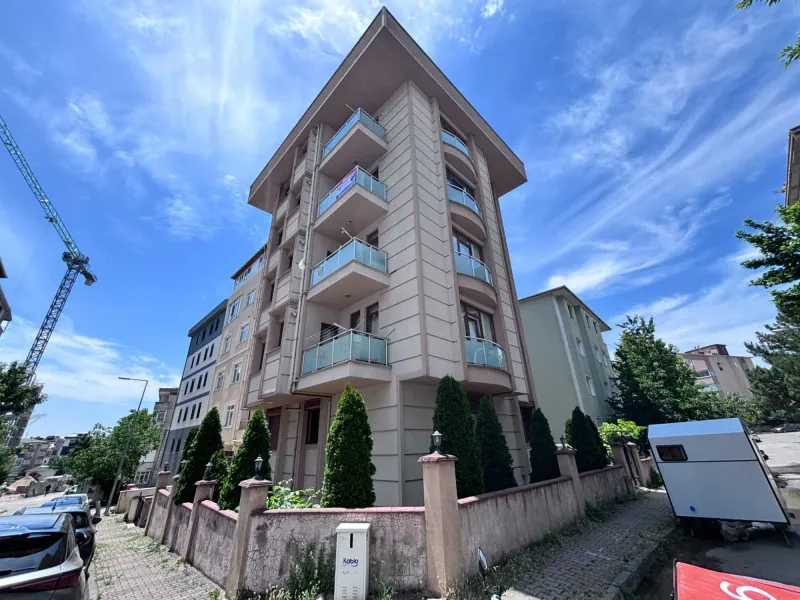 CUMHURİYET MAHALLESİ METROYA YAKIN KATTA TEK KİRALIK 3+1 DAİRE