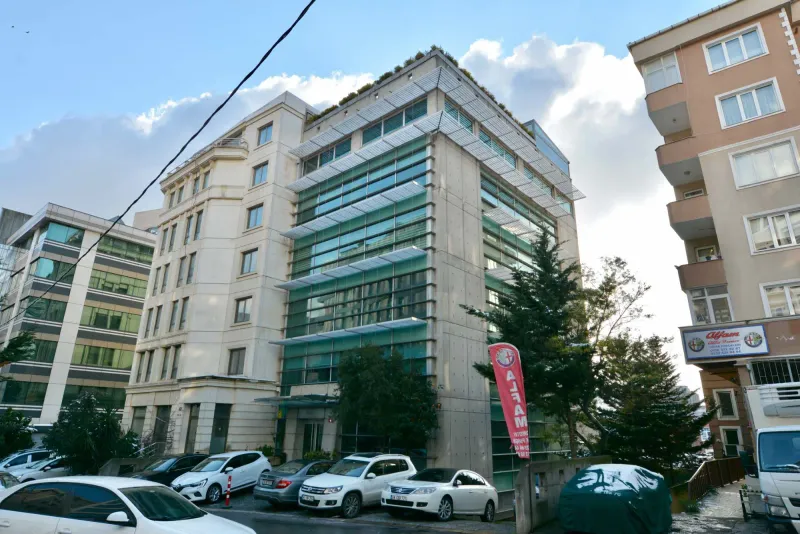 BOSTANCI KOSİFLER PLAZAYA KOMŞU SATILIK 1.500 M2 PLAZA