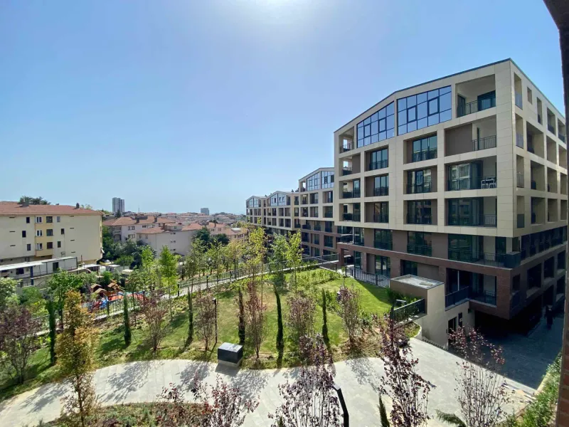 ACIBADEM KONAKLARI’NDA KİRALIK, BALKONLU, BÜYÜK TİP FERAH 2+1 DAİRE