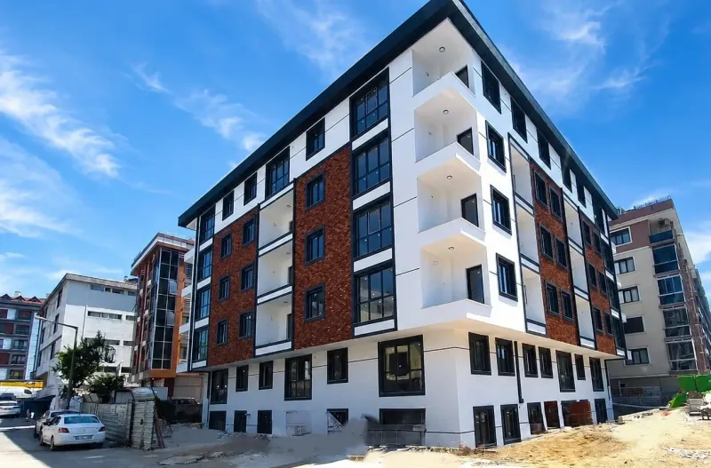 CEVİZLİ BAĞDAT CADDESİNE 3. BİNADA BAHÇE KULLANIMLI 2+1 SATILIK YENİ DAİRE