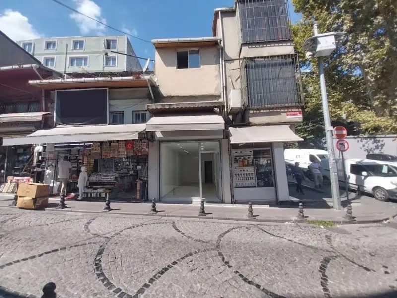 KAPALIÇARŞI YAKINI UZUNÇARŞI CADDESİ’NDE SATILIK 4 KATLI TİCARİ BİNA